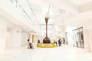 Zurich Tour with Boat Cruise and Visit to Lindt Home of Chocolate