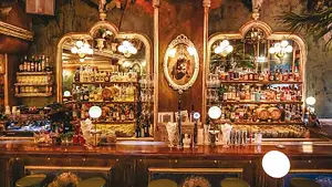 Small-group Night Sightseeing Tour With Drinks And Food Tasting In Athens